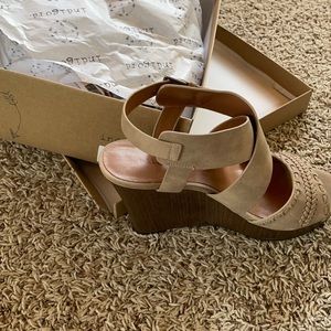 Size 8 taupe sandal
